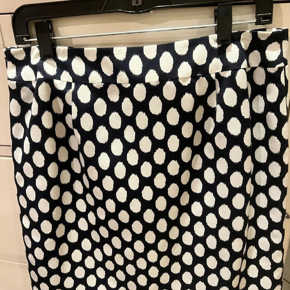LOFT NWT White/Navy Polka Dot A Line mini skirt size 8 with Pockets - Picture 2 of 5